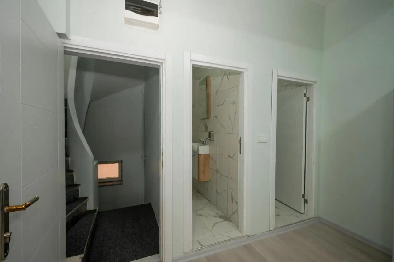 XALİLA HOSTEL & CAFE, MEN's ROOM, BEST IN ISTANBUL ,