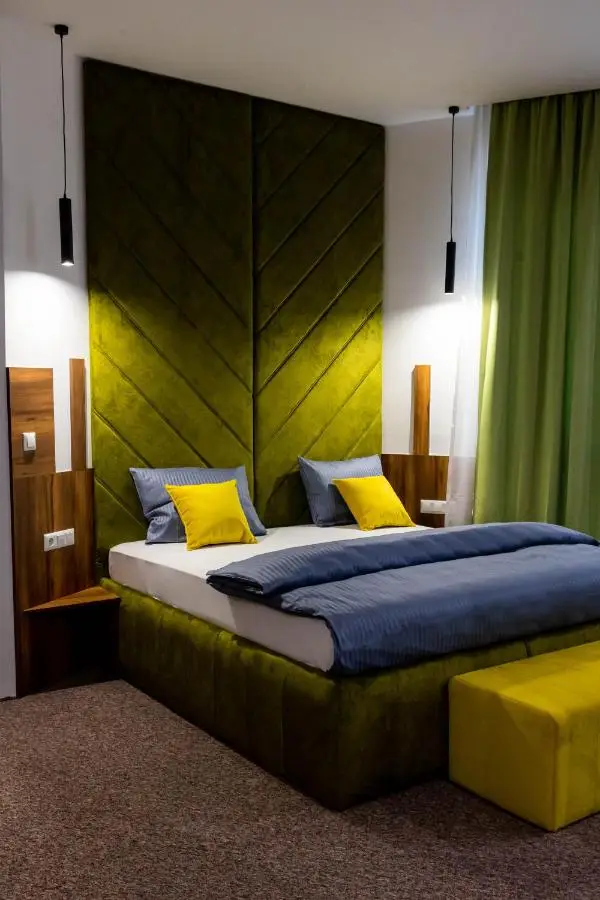 Hostel Tron