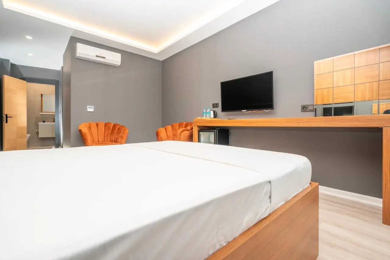 Center Suite