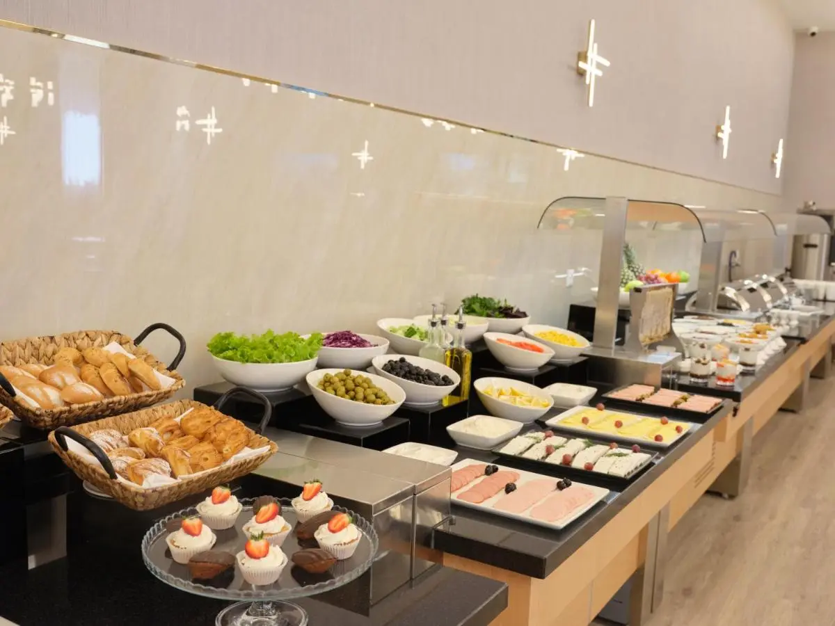 The Central Point Hotel Baku