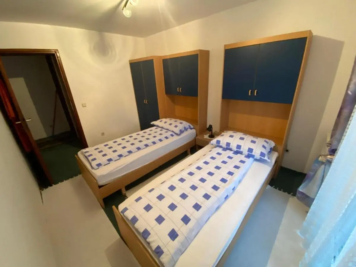 Idas Guesthouse - Kuća na jezeru - Haus am See - Privatunterkunft - Čelebići kod Konjica