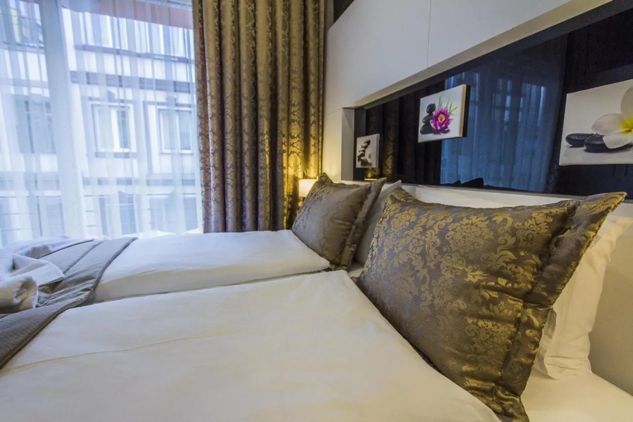 La Pazza Suites