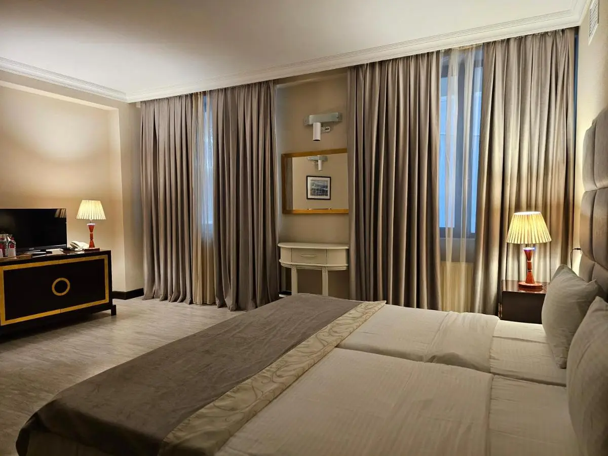 Crown Suites Hotel