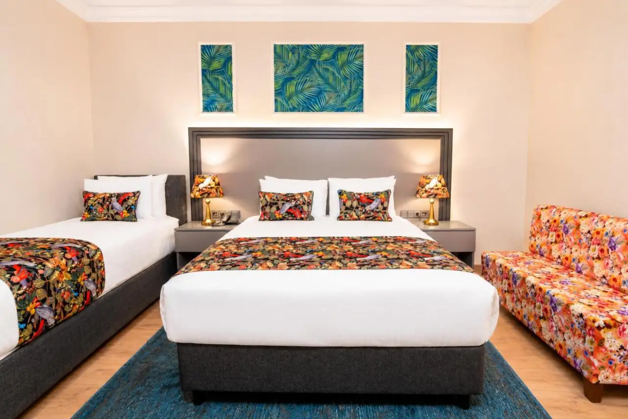 Bond Hotel