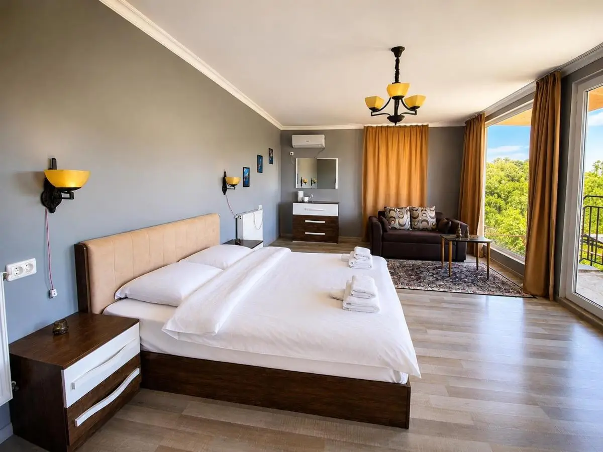 Lia's Guest House