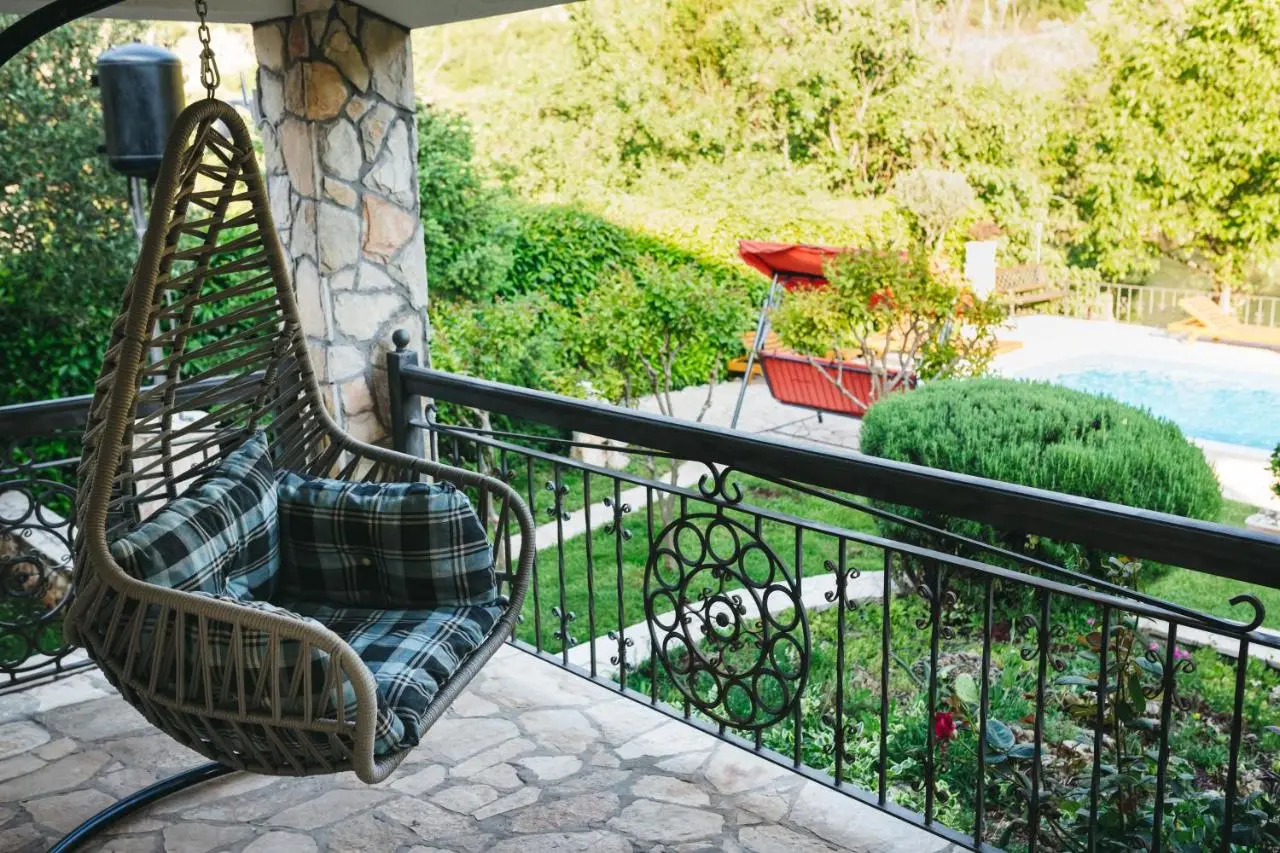 Villa Gana-Green Oasis with Heated Pool