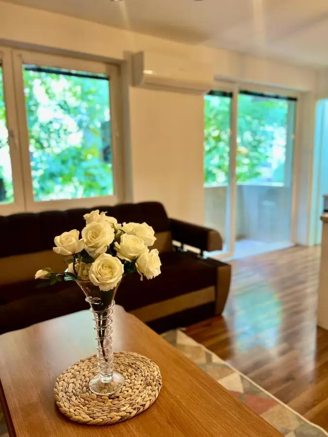 Spacious Two-Bedroom Apartment with Free Parking