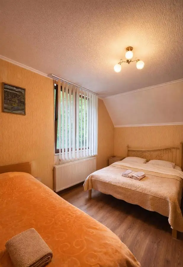 Hotel forest echo