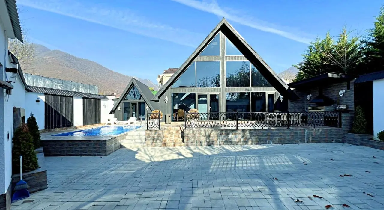 Black A-Frame Luxury Chalet & Pool