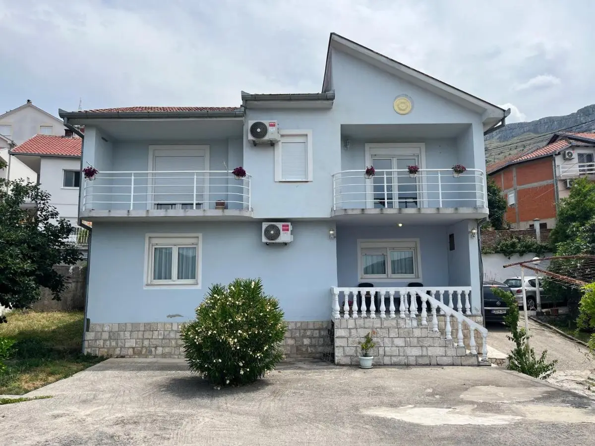 Apartments Azura