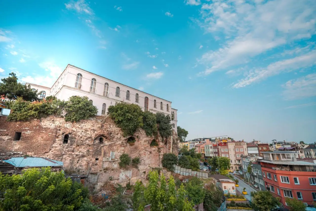 Gulliver Mansion Hotel