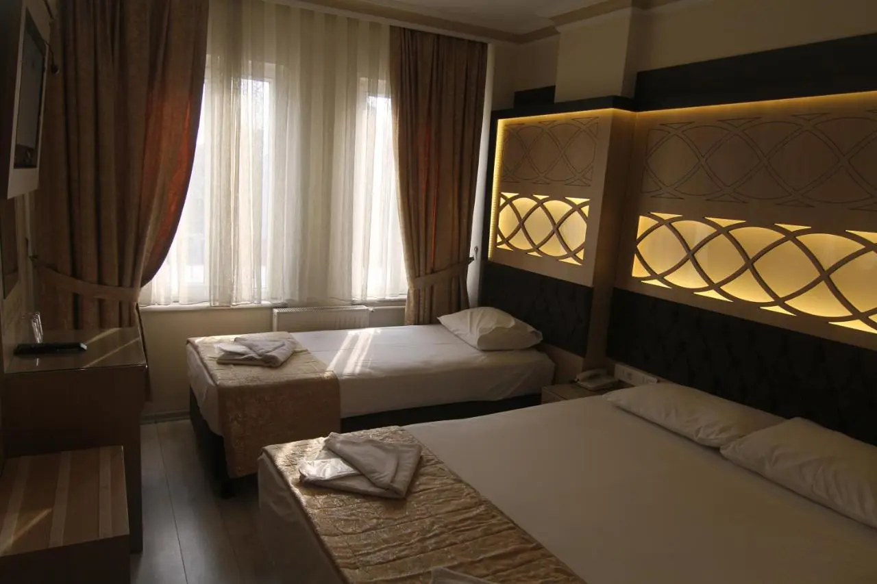 Grand Liza Hotel