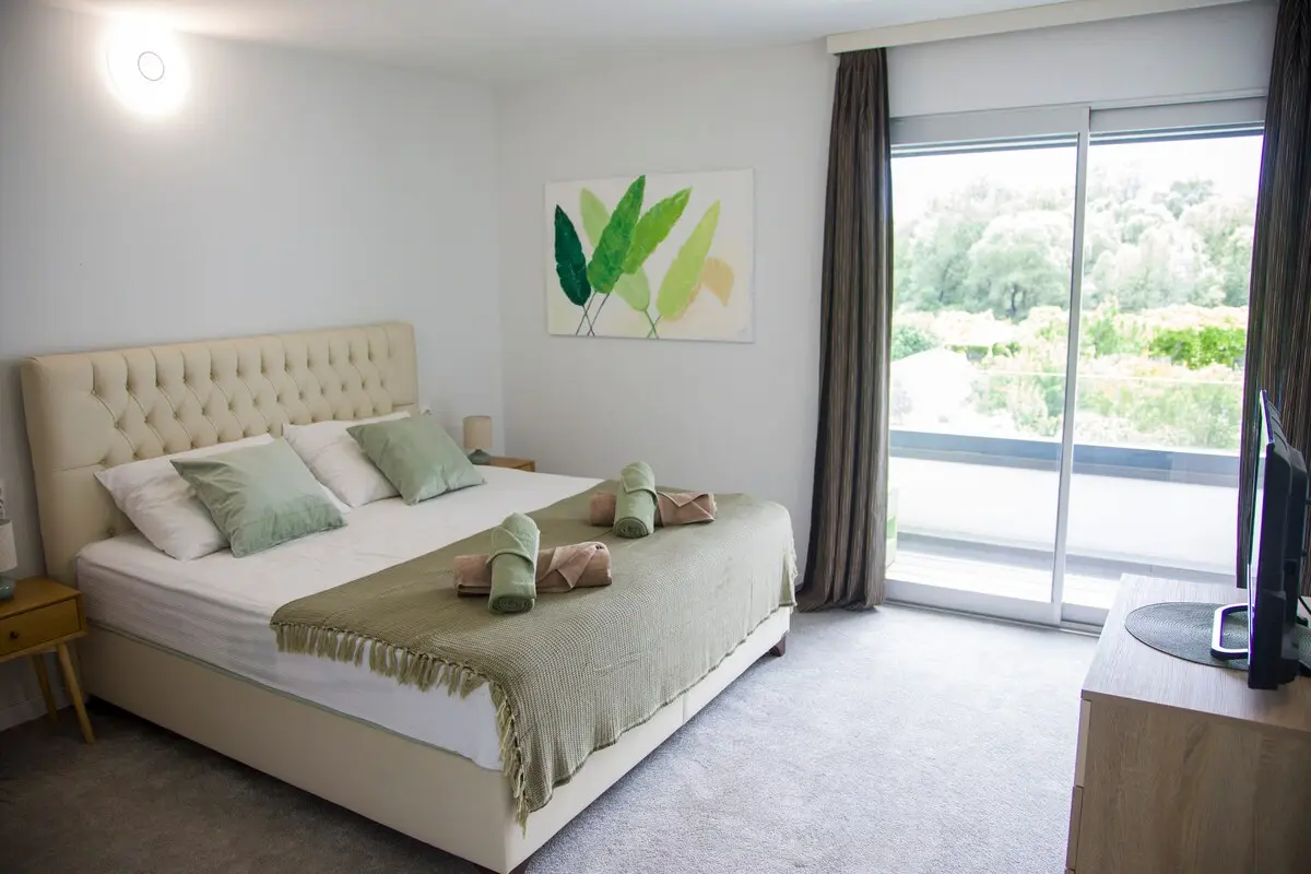 Riverside Pearl-house by the river/swimming pool