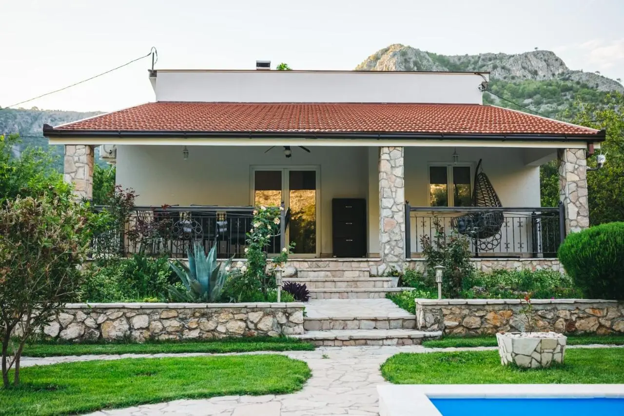 Villa Gana-Green Oasis with Heated Pool