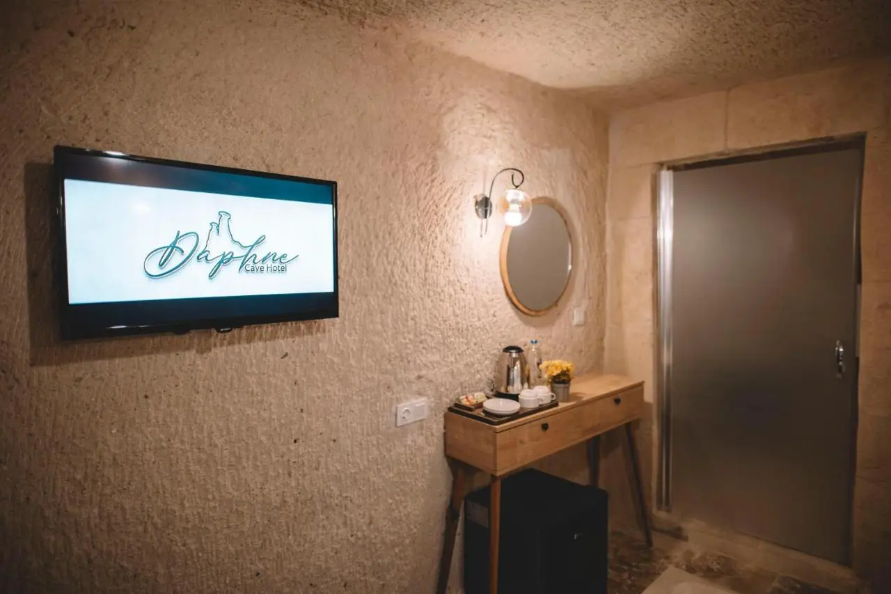 DAPHNE CAVE HOTEL