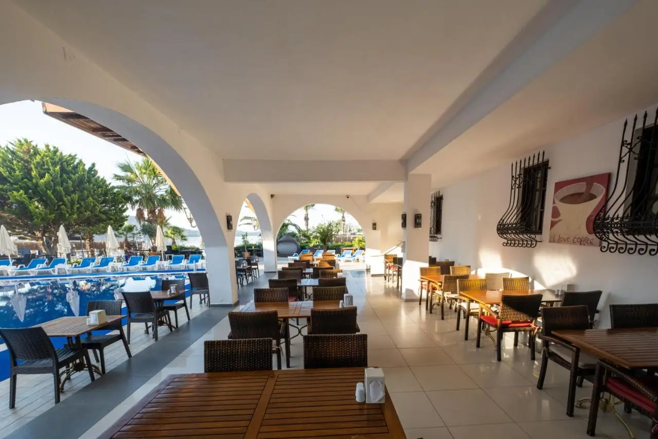 Costa Bitezhan Beach Hotel