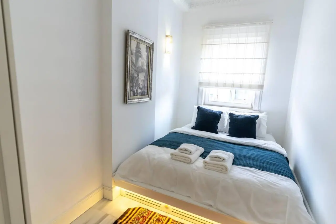 Cozy Getaway - Warmth and Comfort in the City