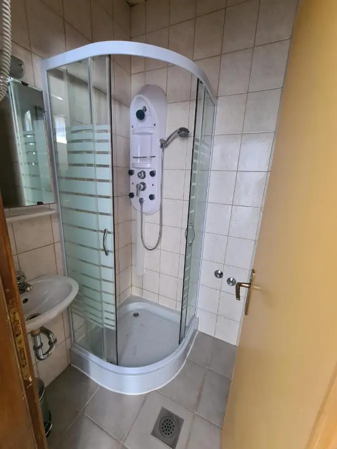 Apartments and Rooms Ski