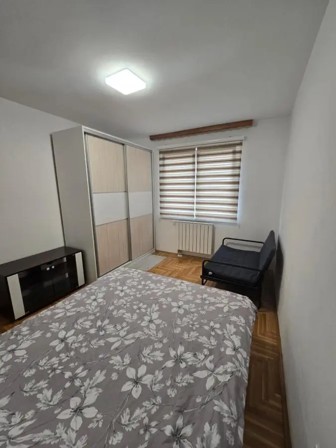 Rejjan Apartments-Spacious 2BR Apartment for 7, Free Parking, Tram to Old Town