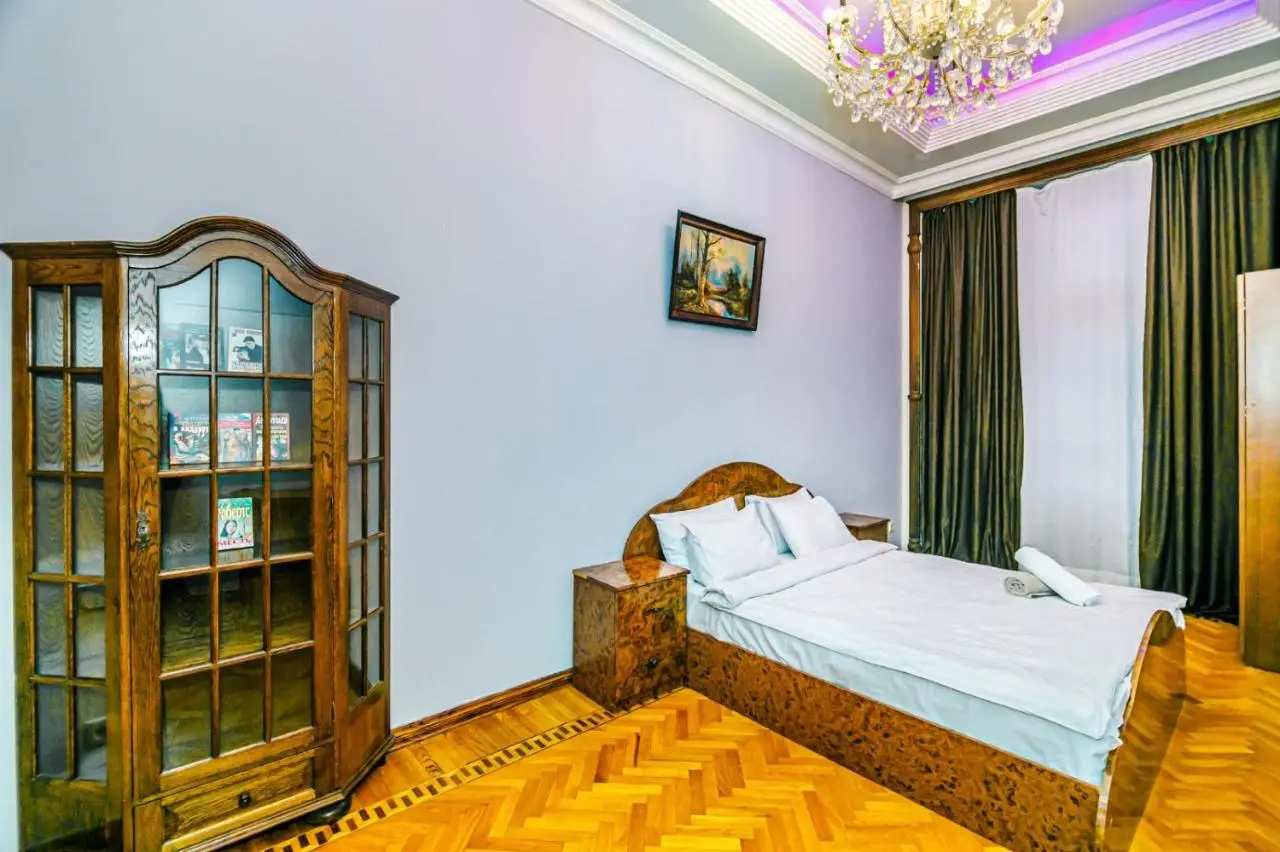 Targovu 4 Room Malakan Garden