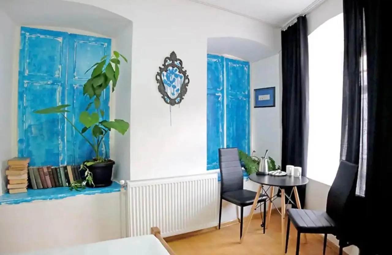 Room in Center 2