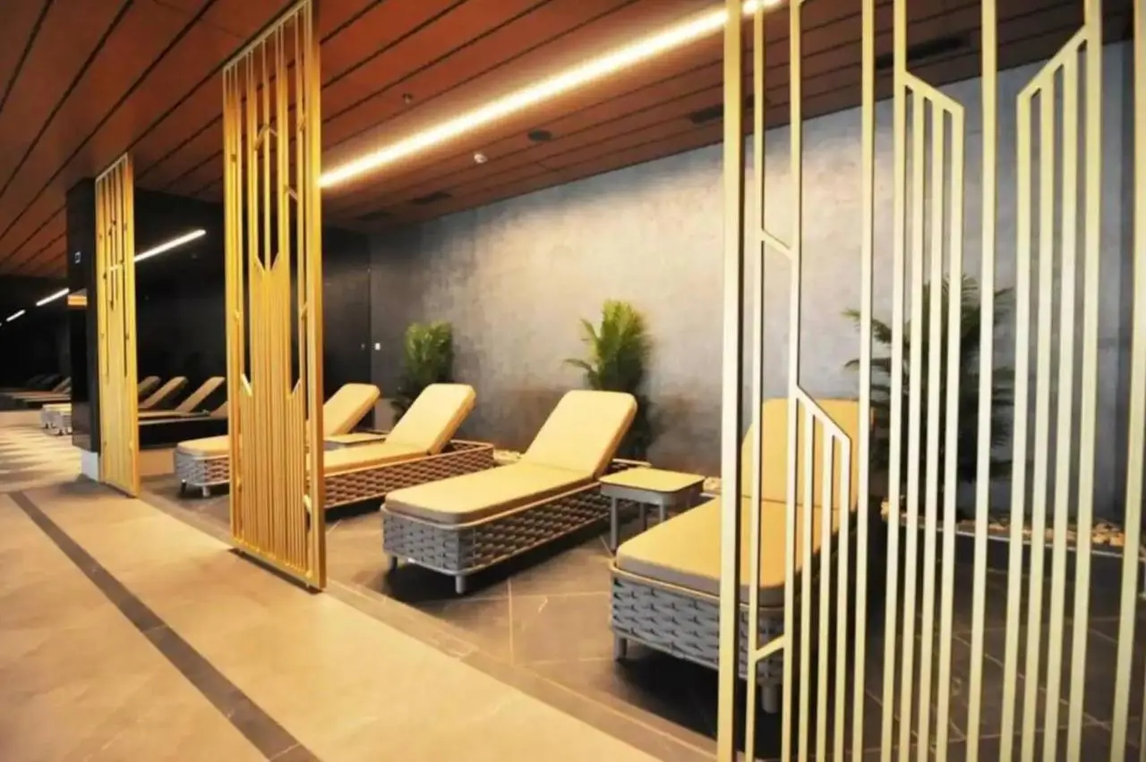 Gorgeous Modern 1BD Condo Views w PoolGym! #255