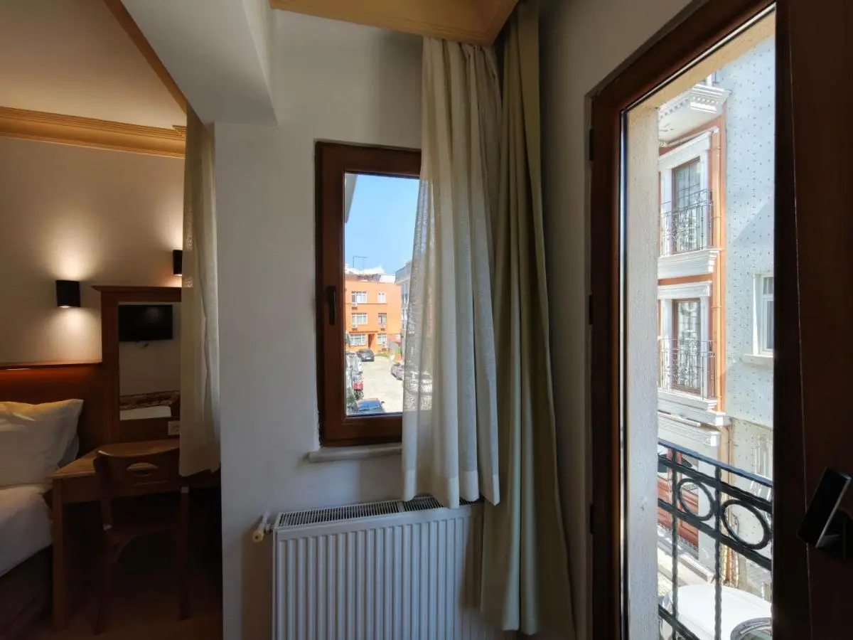 Grand Peninsula Hotel