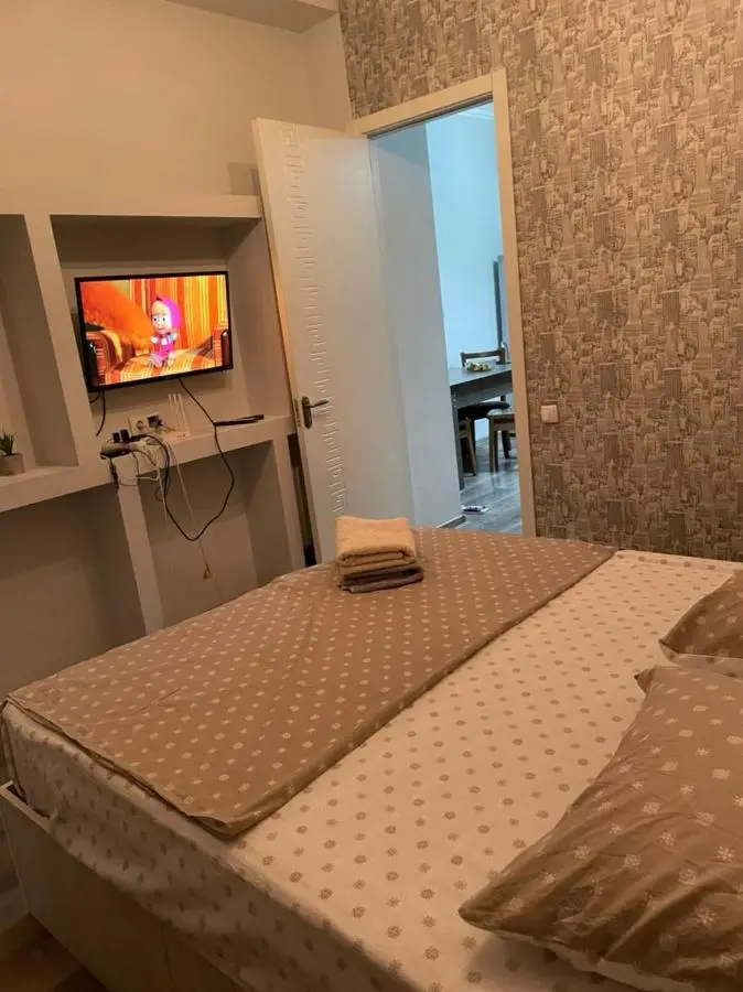 Dona Palace Gold