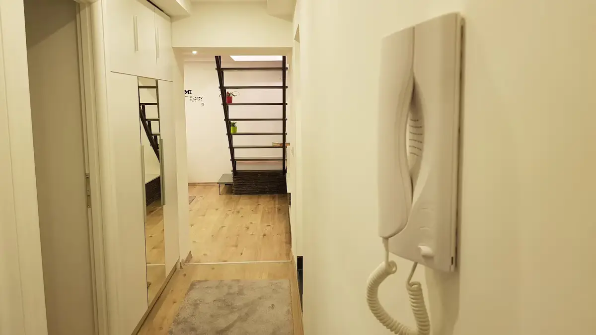 Charming rooftop apartment, EXCELLENT LOCATION