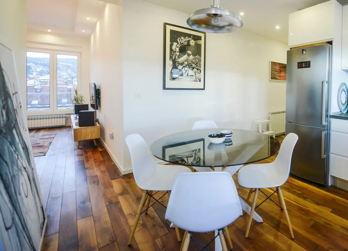 Top location penthouse apt.
