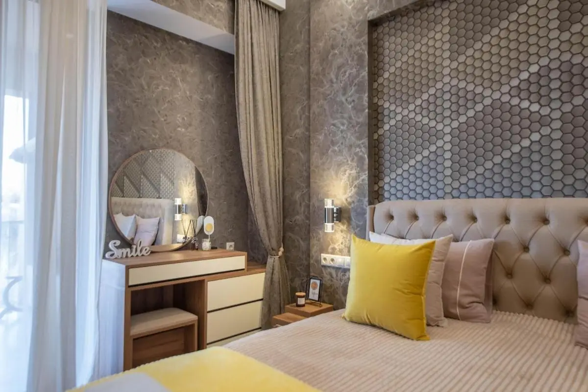 2-Bedroom Apartment with Spacious Park View Balcony - Parking - Vake, Tbilisi