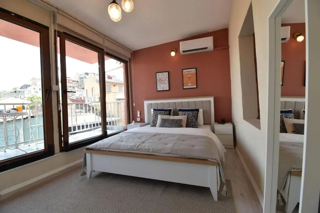 Stunning 6BR 4Bath near Tram