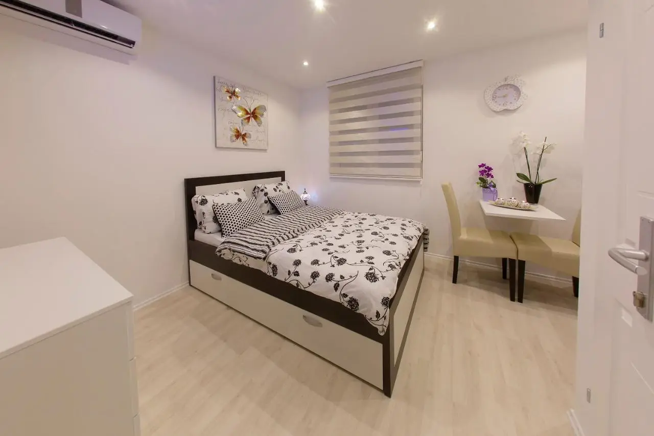 Apartments Aida "Newly Renovated"