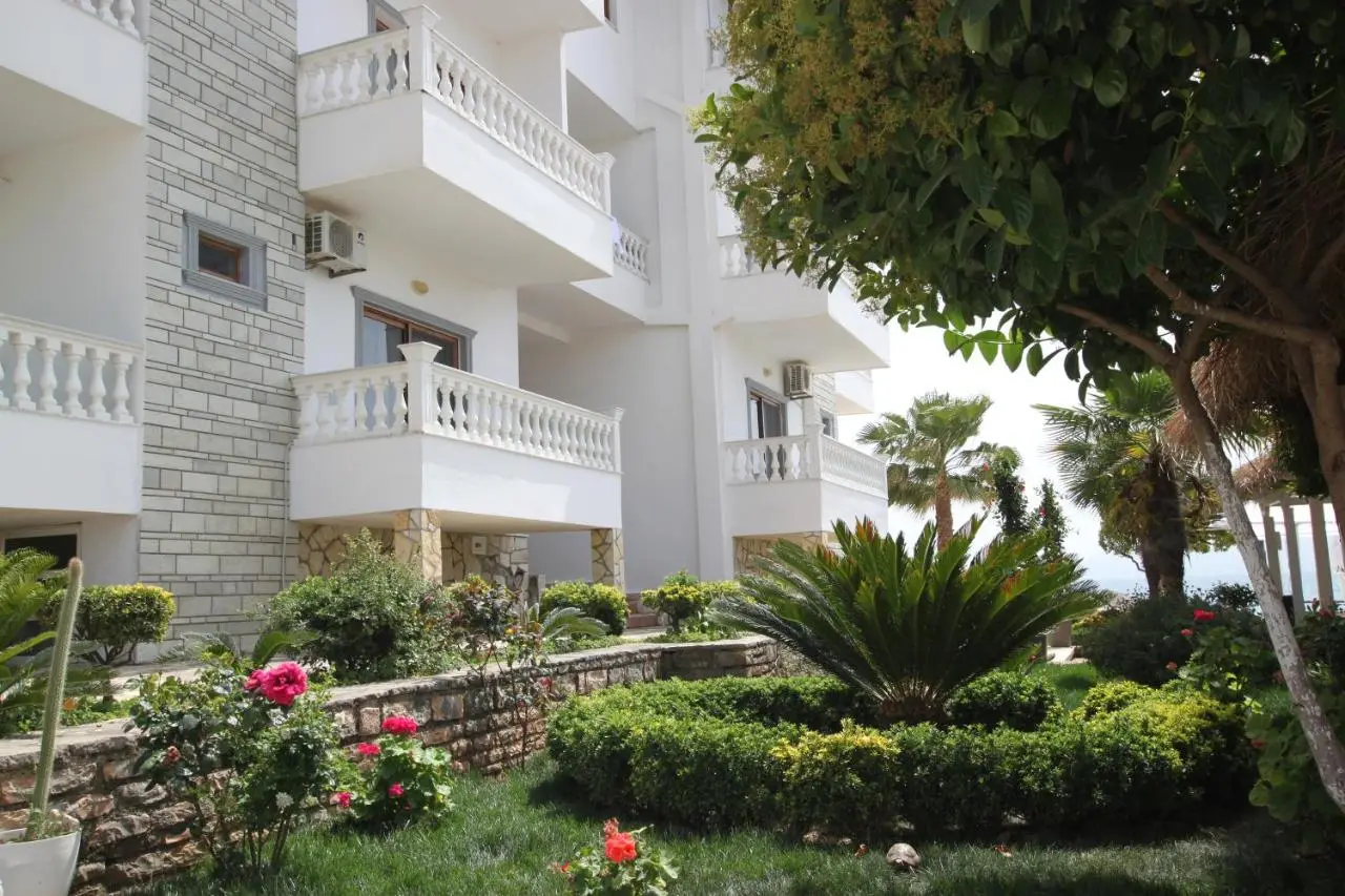 ORCHIDS Hotel
