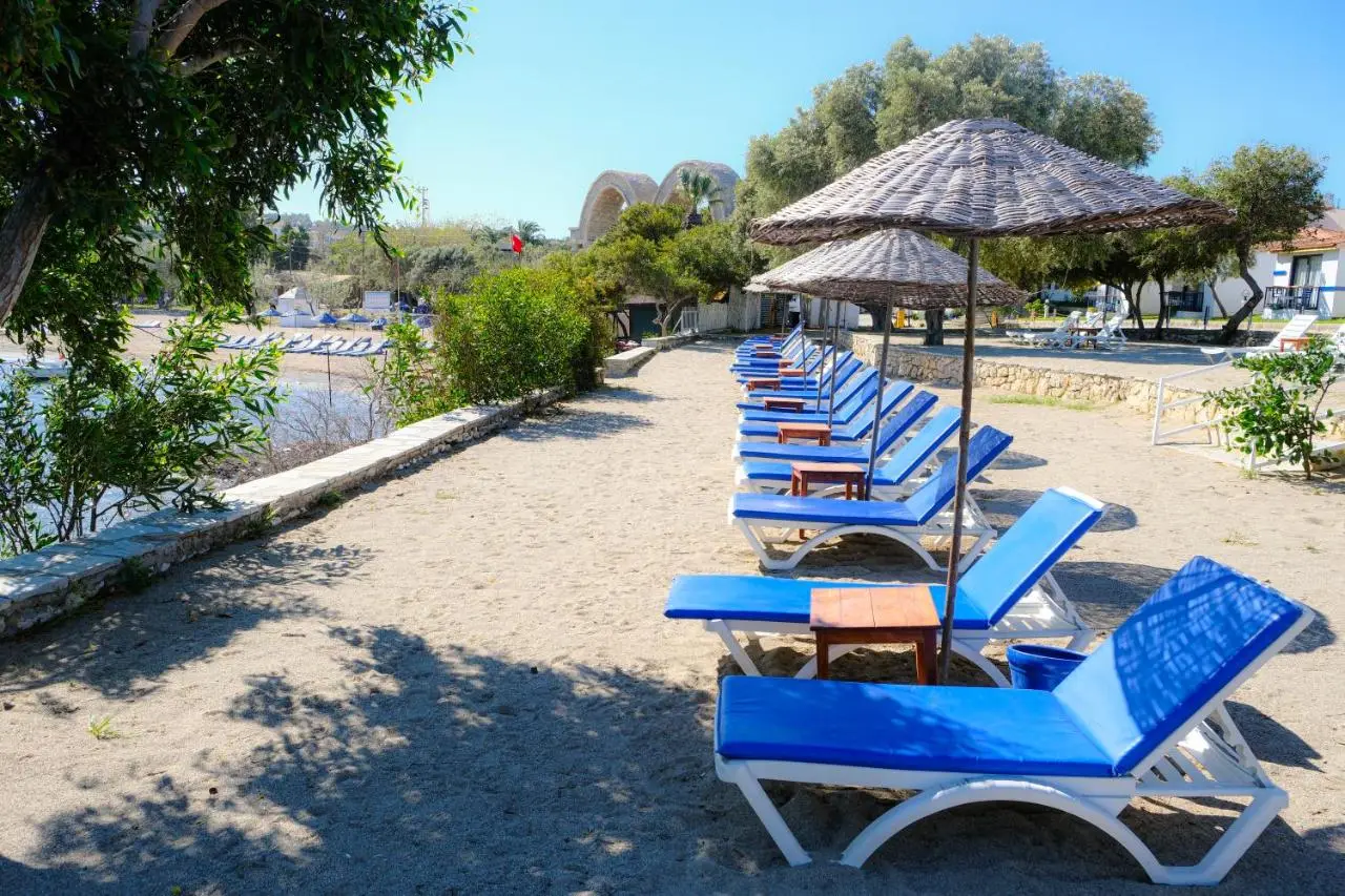 Maya Bistro Hotel & Beach