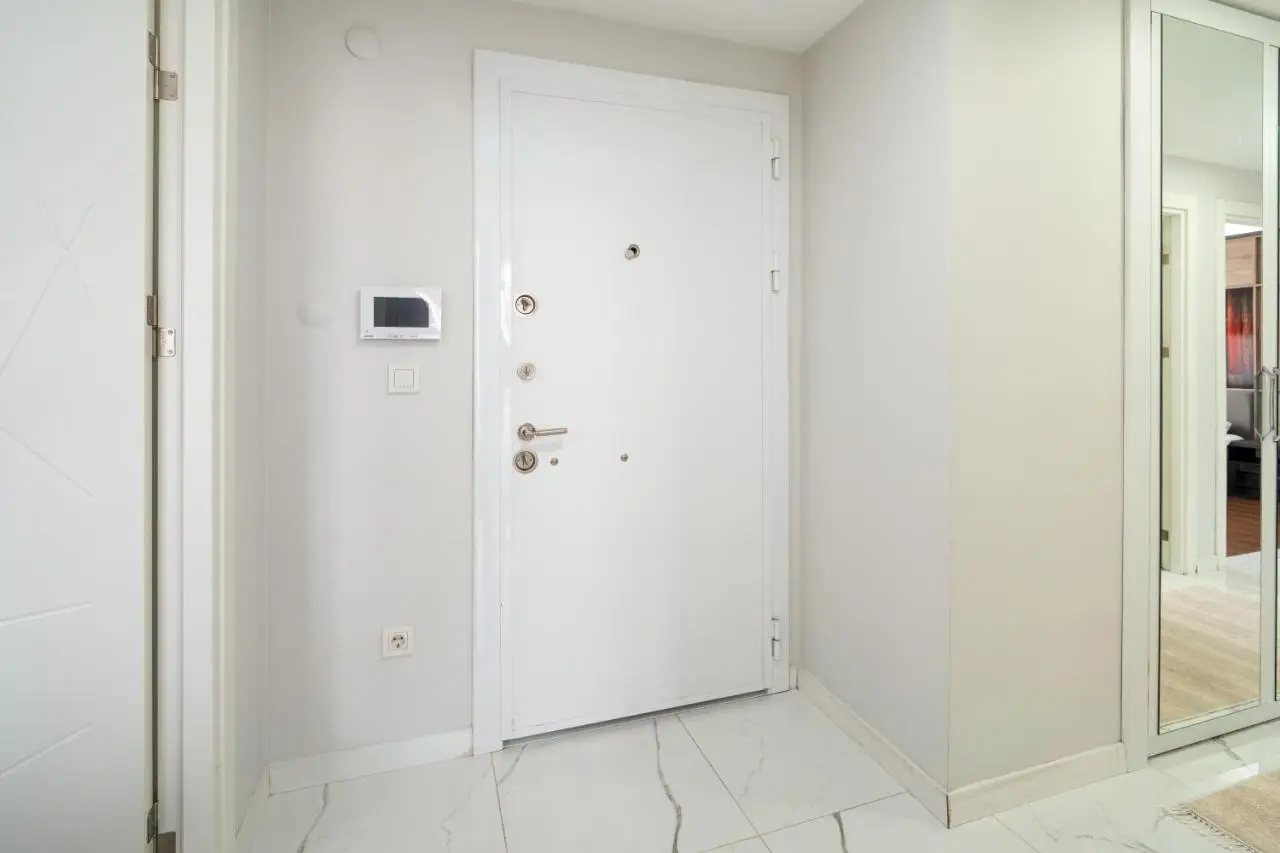 Roni Apartments, Close to the metro and parking