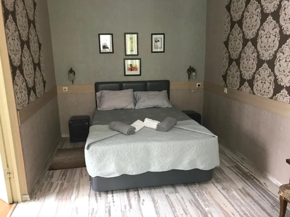 flat 44