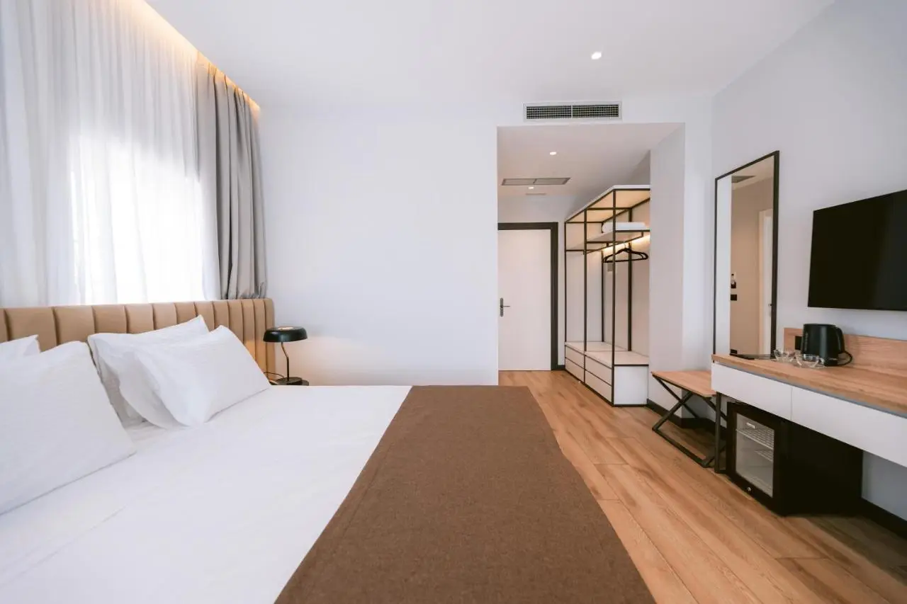 TRIBUTE Hotel