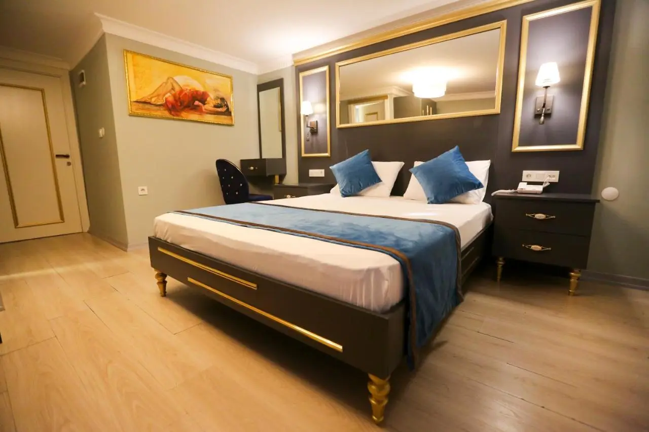 Grand Moon Hotel Suites