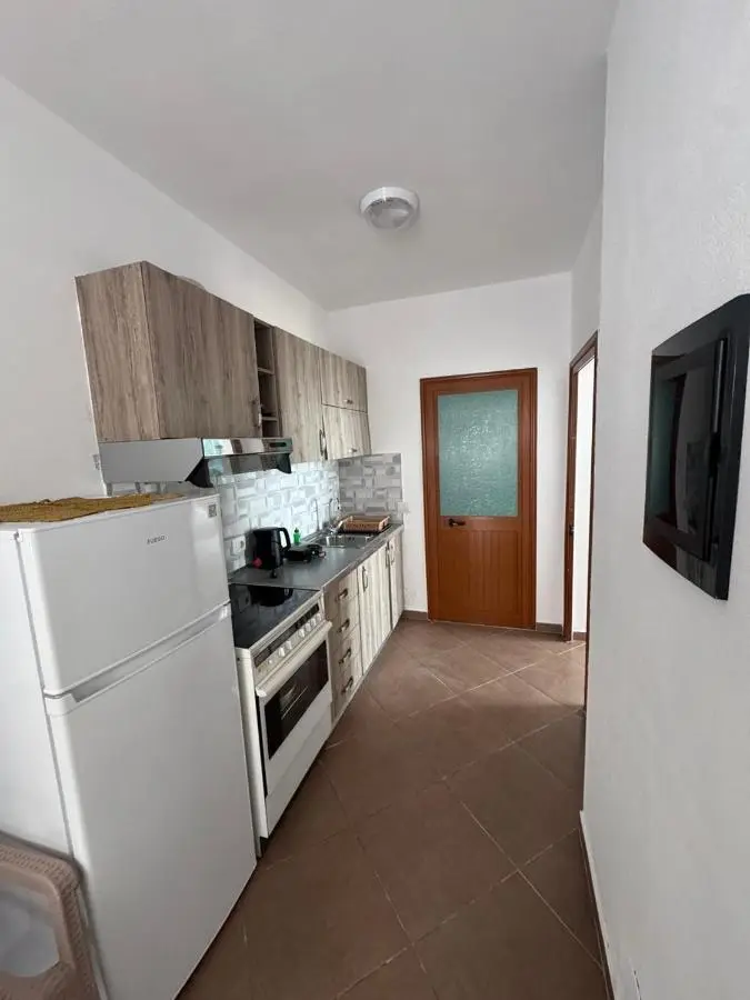 Redi's Seaview Apartments