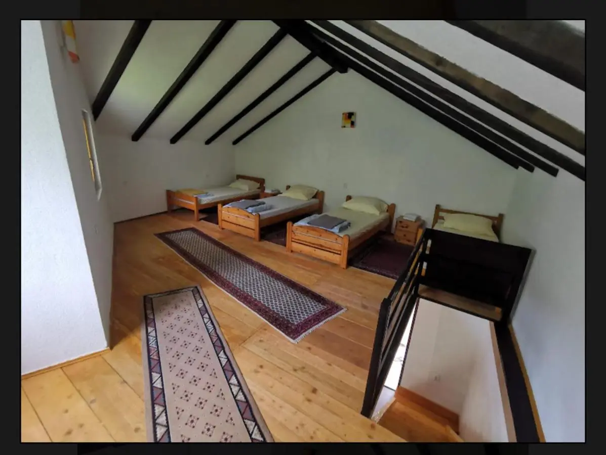 Hostel Raft Neretva