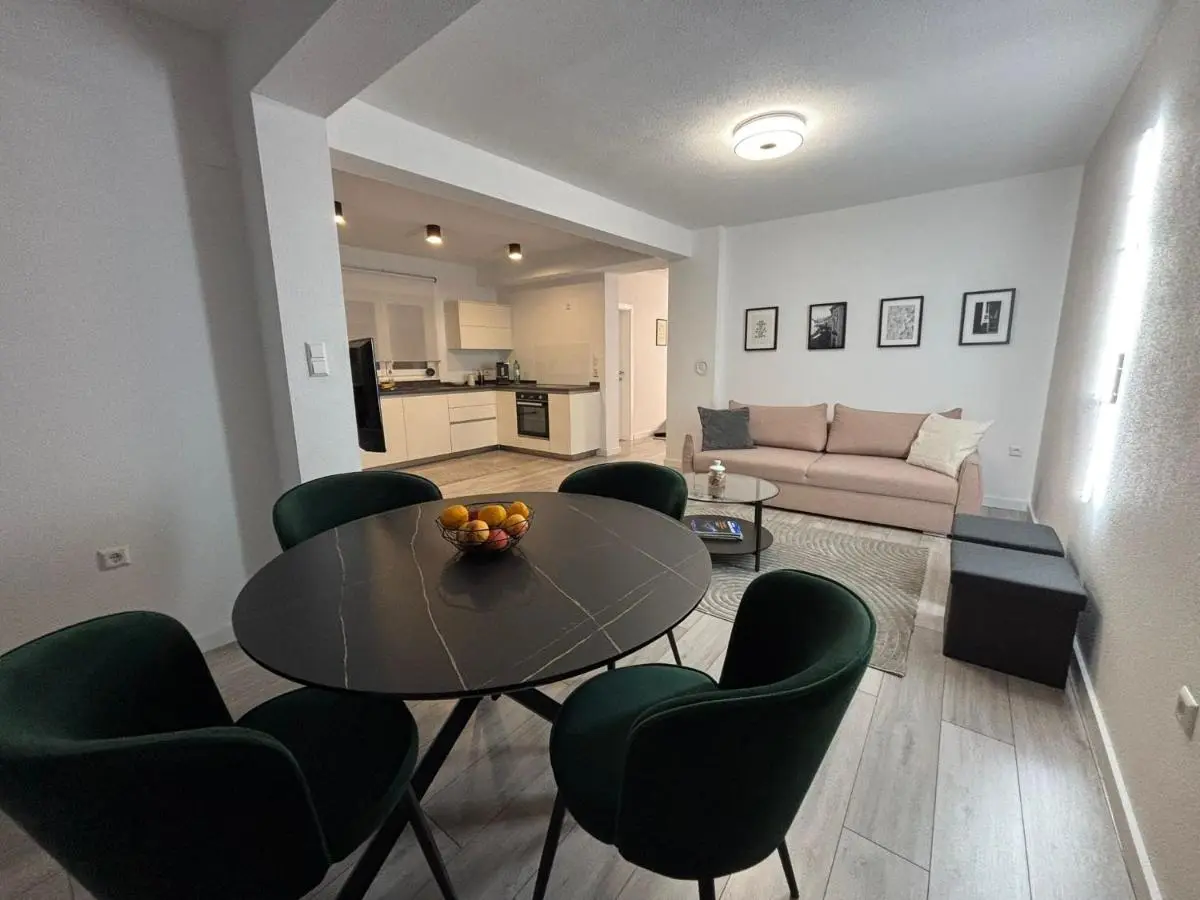Apartment Merry Harmony Heights - Balcony & Free Garage & Parking