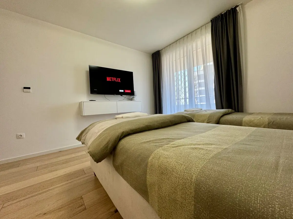 Lux Waves 2bdr apartment w/private parking