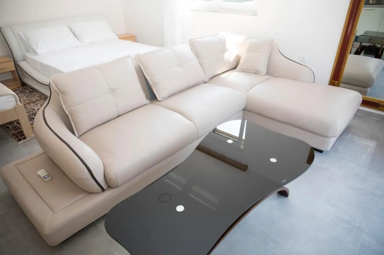 Kovac Riverfront Apartments
