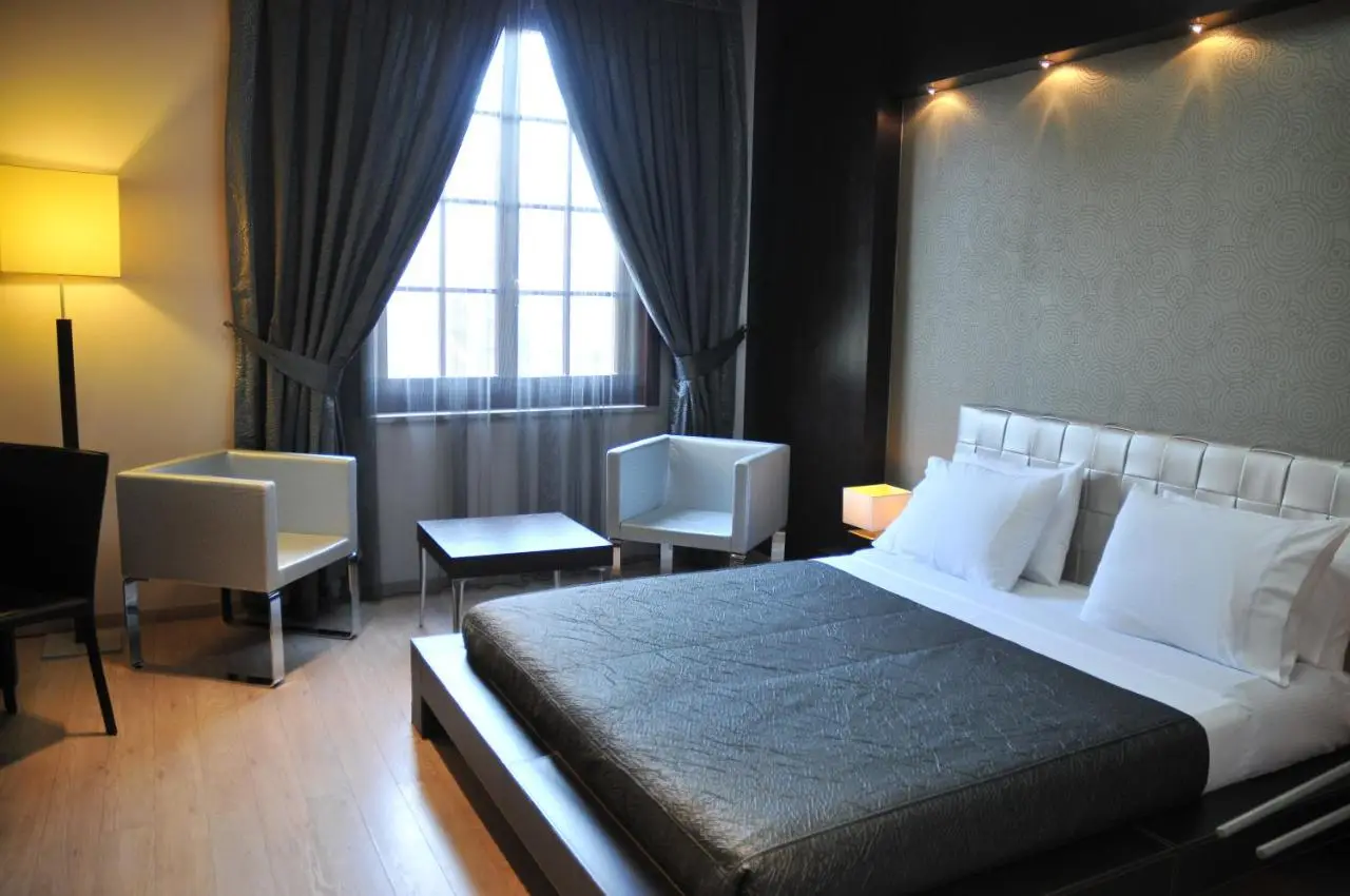 MonarC Hotel
