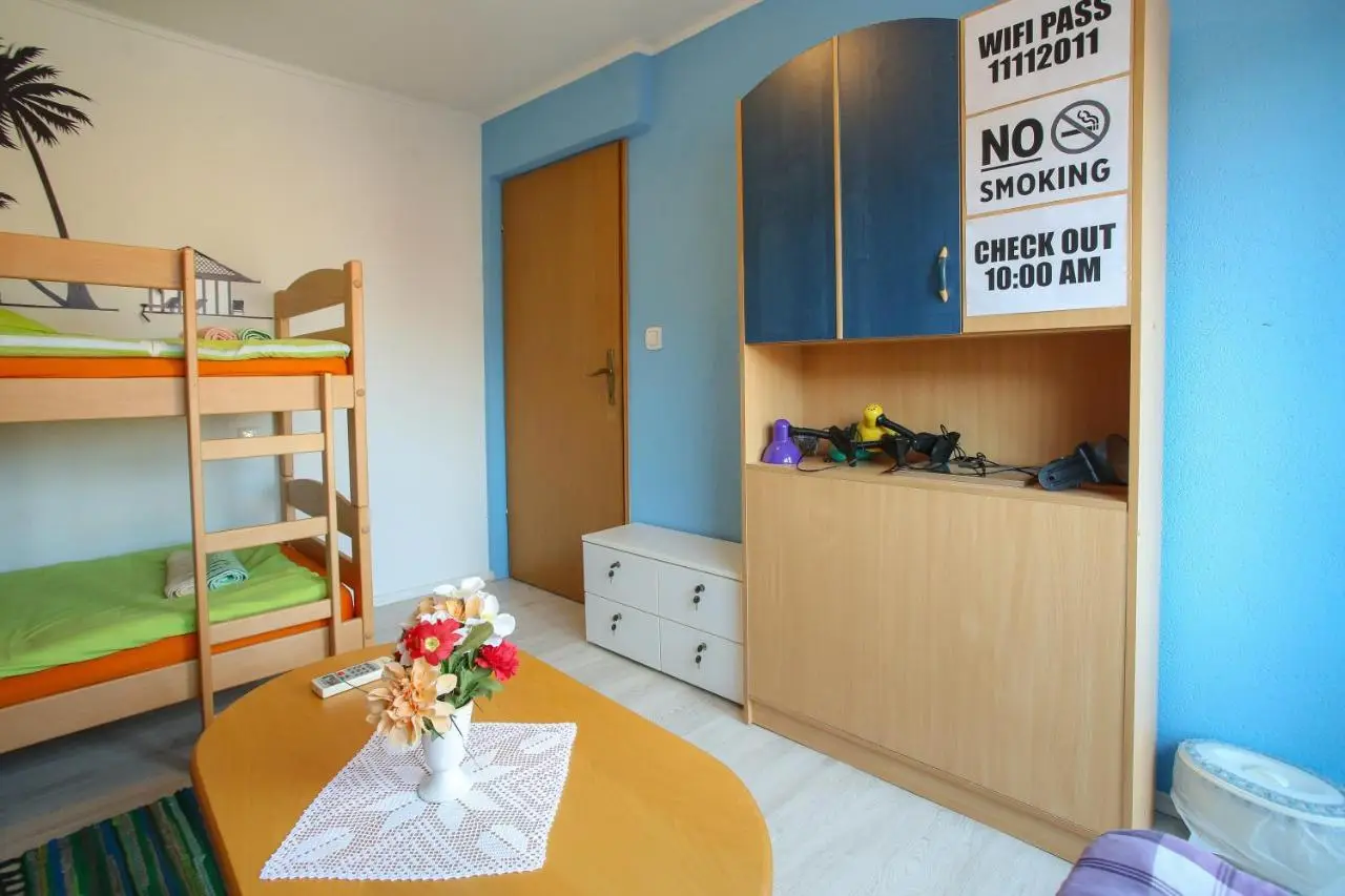 Hostel Adi
