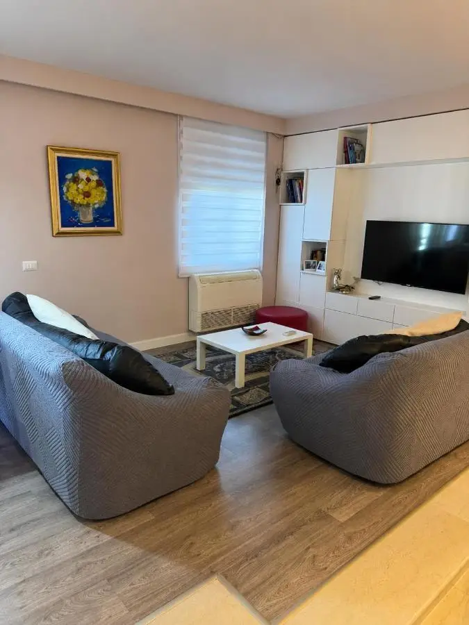 Lake View Apartment