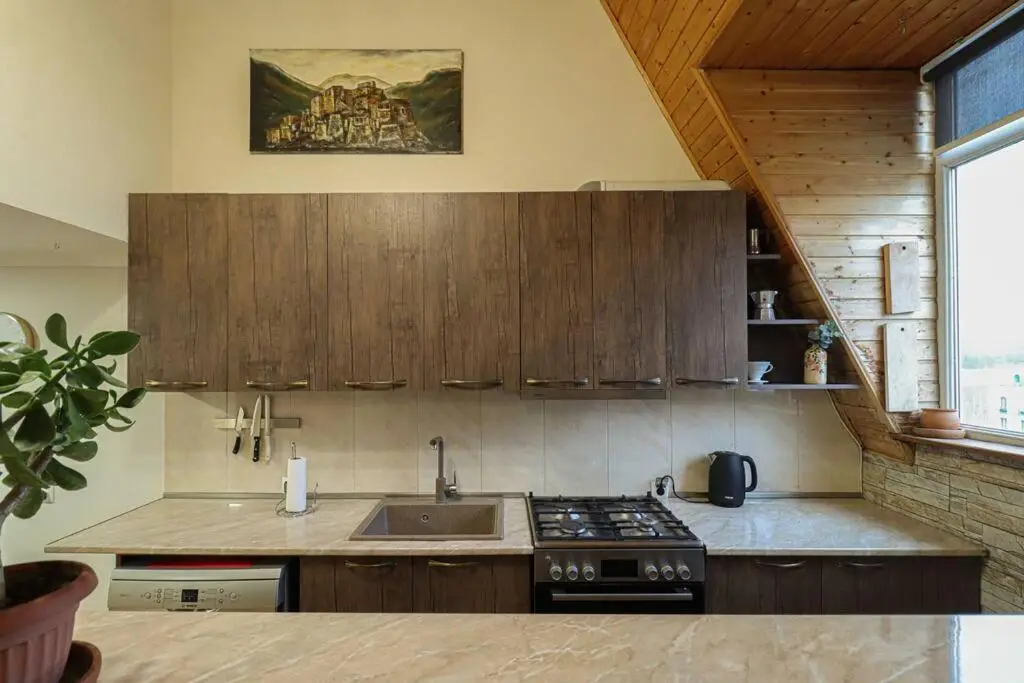 Cosy Central 2-BR Apartment-By Wehost