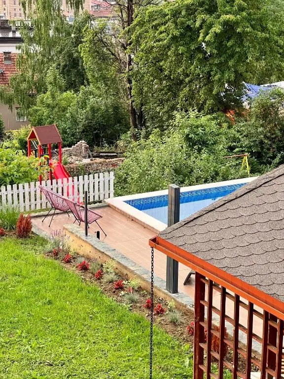 Luxury 2 bedroom apartment with pool