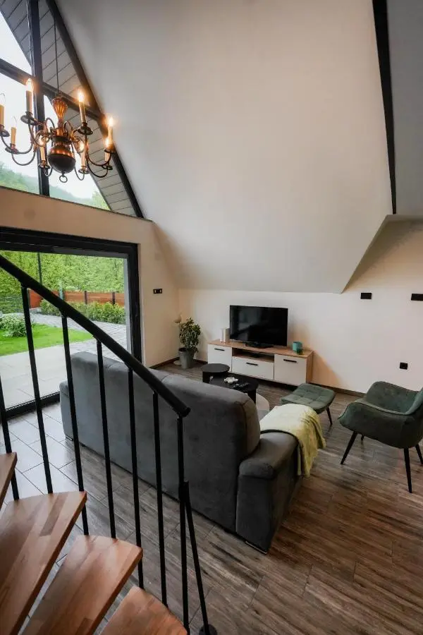 Unea House